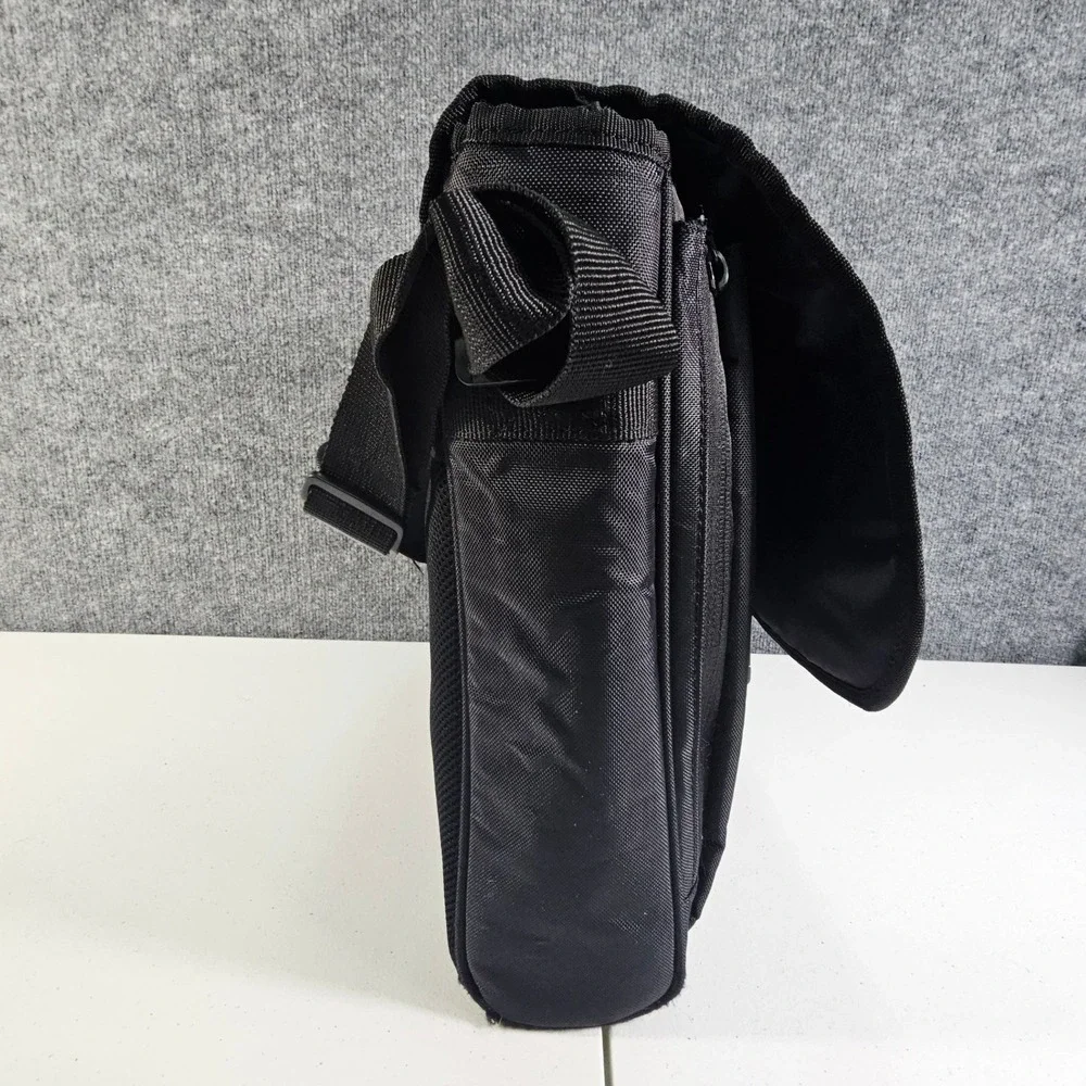 Targus CityGear TCG200 Messenger Shoulder Bag Tablet Notebook Case‎ (Up to 17